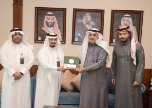 الجبير يتسلم شهادة ودرع مستشار سفير الجودة للبرنامج الوطني لسفراء الجودة بالهيئة السعودية للمواصفات والمقاييس والجودة