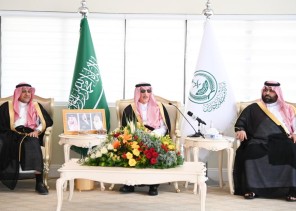 سمو أمير جازان يلتقي عددًا من مشايخ وأهالي محافظة بيش