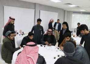 ثلاثون شاب وشابه يشاركون في دورة صيانة الجوالات بغرفة حفرالباطن