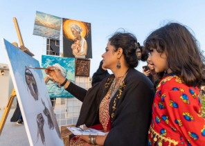 ضمن فعاليات مهرجان الكتّاب والقراء  .. ساحة الرسامين على كورنيش الخبر تجذب المواهب السعودية والعربية