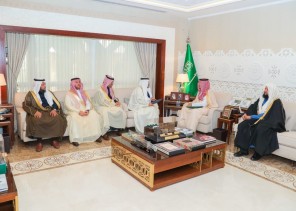 نائب أمير الشرقية يستقبل رئيس وأعضاء لجنة الأوقاف بغرفة الشرقية