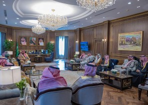 سمو أمير الحدود الشمالية يستقبل وزير الحج والعمرة