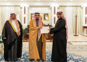 سمو أمير منطقة الجوف يستقبل الرئيس التنفيذي لجائزة الأمير محمد بن فهد ويكرم النعمان الفائز بأفضل عمل فني في النحت