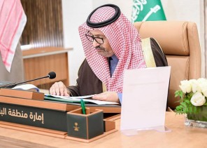 سمو أمير الباحة يُناقش مشاريع بلدية محافظة المندق