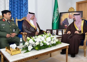 سمو أمير نجران يكرّم مدير إدارة السجون بالمنطقة
