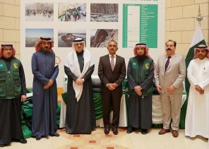 مركز الملك سلمان للإغاثة يدشن مشروع توفير مواد إيوائية وحقائب شتوية للمتضررين من الفيضانات في جمهورية باكستان