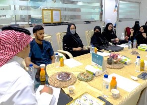 مركز حي العوالي يجتمع مع إدارة تعزيز الصحة بالتجمع الصحي بمكة متمثلاً ببرنامج التمكين المجتمعي