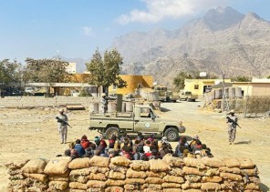 حرس الحدود بمنطقة جازان يقبض على (60) مخالفًا لنظام أمن الحدود بحوزتهم نبات القات المخدر