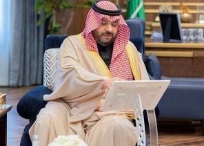 أمير منطقة الحدود الشمالية يتسلم التقرير السنوي لفرع هئية الهلال الاحمر.