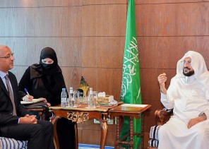وزير الشؤون الإسلامية يستقبل المبعوث الخاص لأستراليا لدى منظمة التعاون الإسلامي