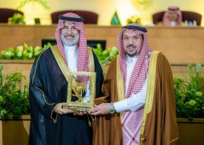 أمير القصيم يكرم “وزارة التجارة” بجائزة المحتوى الإعلامي الرقمي في توعية وحماية المستهلك