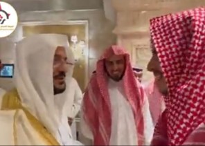 لفتة كريمة .. بالفيديو: وزير الشؤون الإسلامية يشيد بطالبان رافقاه بسمو أخلاقهما وحسن أدبهما