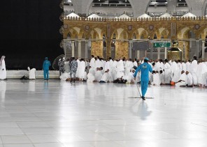 20 دقيقة لتنظيف صحن المطاف دون التأثير على حركة الطائفين