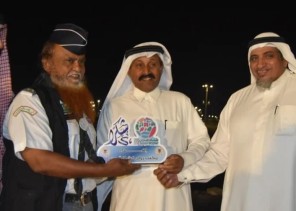 مدير وأعضاء مكتب رواد كشافة صبيا يكرمون المشرف العام على القرية التراثية