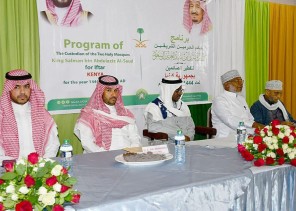 “الشؤون الإسلامية” تدشن برنامجي خادم الحرمين الشريفين لتوزيع التمور وإفطار الصائمين بجمهوريتي كينيا والسنغال