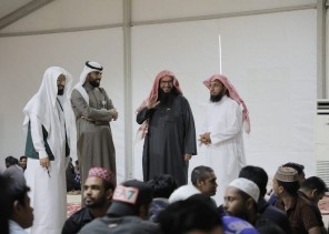 الرويلي يزور مخيم إفطار الصائمين بـ عرعر