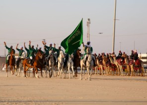 بالصور.. ترقيص الخيل ورمي الرمح والتقاط الأوتاد يمتعان زوار سفاري بقيق