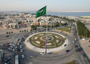 أمانة الشرقية تزين الميادين والطرق الرئيسية ومبانيها بالأعلام احتفاء بيوم العلم السعودي