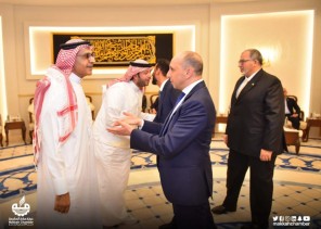 أكثر من 150 دبلوماسياً يلتقون على مائدة إفطار “غرفة مكة”