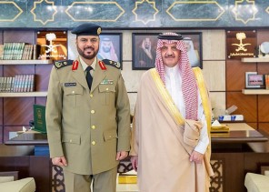 سمو أمير الشرقية يقلد قائد قوة أمن المنشآت رتبته الجديدة