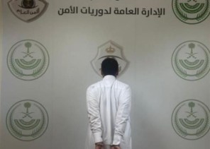 القبض على مواطن قام بالسطو على مجمع تجاري وإلحاق الضرر بصناديق المحاسبة الخاصة به بالرياض