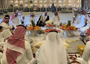 إبن خزيم  يقيم مأدبة أفطار جماعي في ديوانه الخاص بمركز الخفيج بمناسبة حلول عيد الفطر المبارك