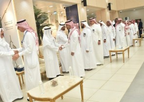 جامعة الامام عبد الرحمن والمستشفى الجامعي يعايدان منسوبيهما