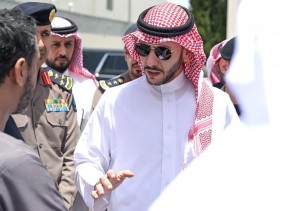 سمو الأمير سعود بن نهار يقف على عدد من المواقع في مخططات الوسام