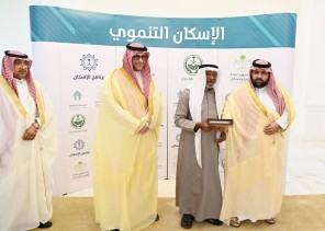 سمو نائب أمير منطقة جازان يسلم 600 وحدة سكنية لمستفيدي الإسكان التنموي بالمنطقة