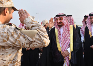 أمير نجران يشارك قادة القطاعات العسكرية بالمنطقة وجبة الإفطار بمقر قيادة القوة