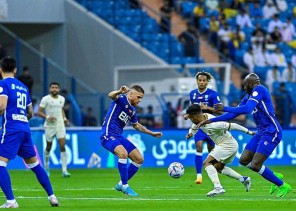الهلال يتغلب على النصر في مباراة مقدمة من الجولة الـ 25