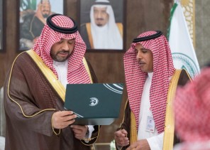 سمو أمير منطقة الحدود الشمالية يتسلّم تقريرًا عن أعمال فرع الهلال الأحمر بموسم العمرة واستقبال الحجاج العراقيين