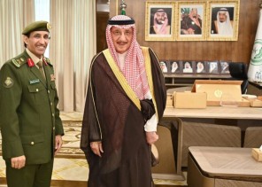 أمير منطقة جازان يقلد مدير جوازات المنطقة العميد منصور بن فريج الرويلي رتبته الجديدة