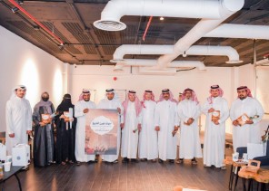 البرفيسور فارس العنزي يدشن  كتابه الجديد “أمهات غيرن التاريخ” لنماذج وطنية رائدة