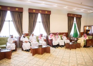 سمو محافظ الخرج يكرم الطالب الموهوب عبدالله بن فهد العتيبي