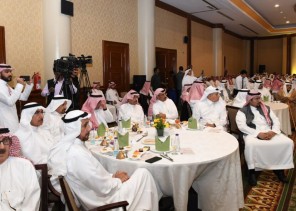 بتنظيم من “قدوات عطاء ووفاء للوطن” .. أمير منطقة عسير يحضر حفل تكريم مذيعي ومذيعات الإذاعة والتلفزيون