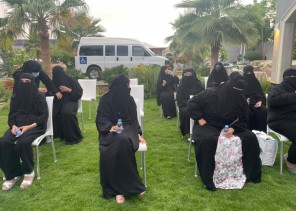 نزيلات القسم النسائي بمركز التأهيل الشامل بحائل يزورون مربط الطائي للخيول
