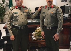 مدير جوازات الشرقية يقلد المقدم الشمري رتبته الجديدة
