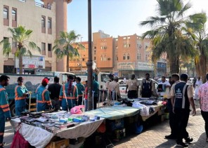 أمانة الشرقية : مصادرة ٤ أطنان من البضائع المختلفة من الباعة الجائلين المخالفين