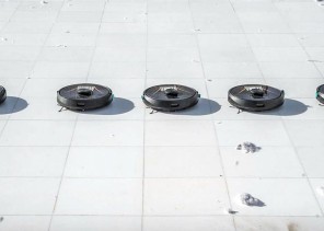 رئاسة شؤون الحرمين تستخدم أحدث التقنيات لتنظيف سطح الكعبة المشرفة