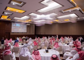 بحضور أكثر ١٠٠ خبير ومختص “الغطاء النباتي” يستعرض أمراض نبات الطلح طرق الوقاية منها في منطقة حائل