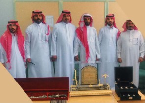 مدرسة متوسطة بن كثير تودع قائد مدرستها بعد ثلاثين عاما من العطاء