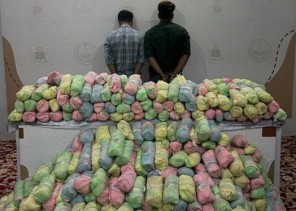 أخفوها بطريقة لم تخطر على البال .. الإطاحة بقيمين لترويجهما (156) كيلوجرامًا من نبات القات المخدر في جازان