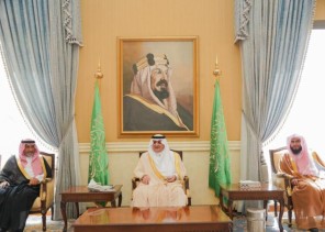 أمير منطقة تبوك يستقبل  أعضاء اللجان المنظمة وملاك الإبل المشاركين في مهرجان جادة الإبل بتبوك