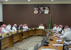 محافظ بيش يترأس جلسة المجلس المحلي في دورته الثانية للعام ٢٠٢٣ م