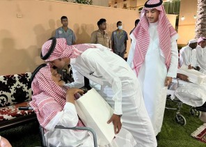 هدايا منوعة تُقدم للآباء في حفل معايدتهم بدار الرعاية الاجتماعية بحائل