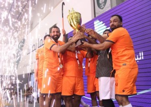 نوف الدوسري تتوج فريق يونايتد جدة بالكاس والميداليات الذهبية في ختام منافسات البطولة المفتوحة السابعة للهوكي