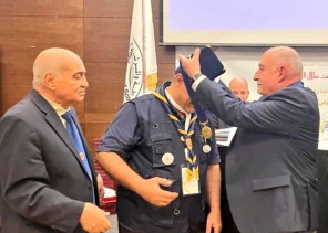 العلي يتوشح قلادة الإتحاد العربي