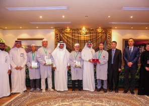 أمانة العاصمة المقدسة تُكرِّم عدداً من الحجاج الصينيين .. والمغردون يُشيدون