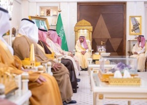 سمو أمير القصيم يتسلّم التقرير السنوي لغرفة الرس